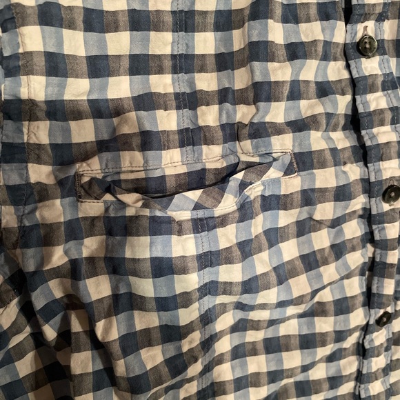 💥DKNY Jeans Buttoned down short sleeve. Checkered blue and white. Two pockets. - Picture 6 of 8